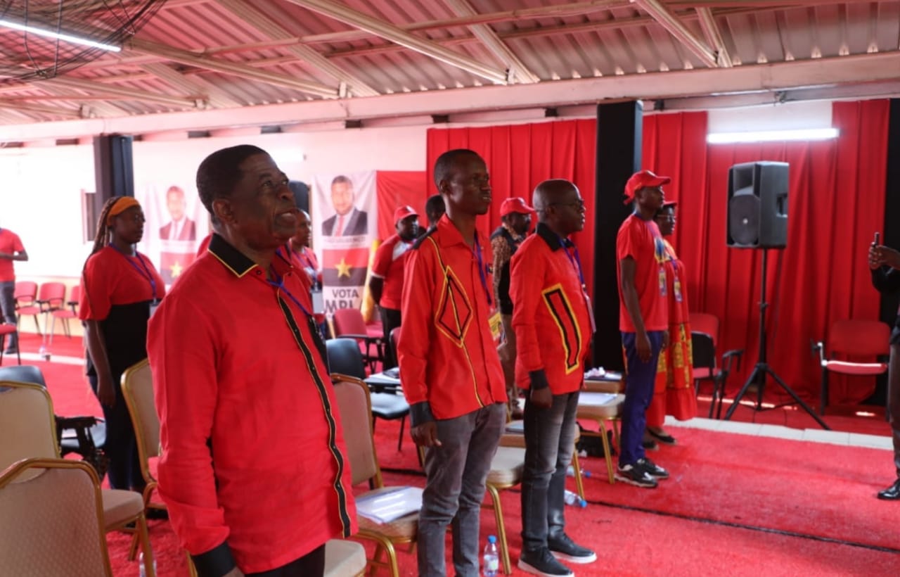 COMITÉ DE ACÇÃO DO PARTIDO 270 RENOVA MANDATOS - MPLA