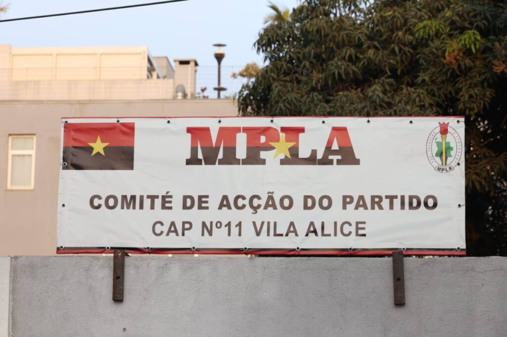 VICE-PRESIDENTE DO MPLA PARTICIPA COMO MILITANTE NA REUNIÃO DO CAP Nº ...