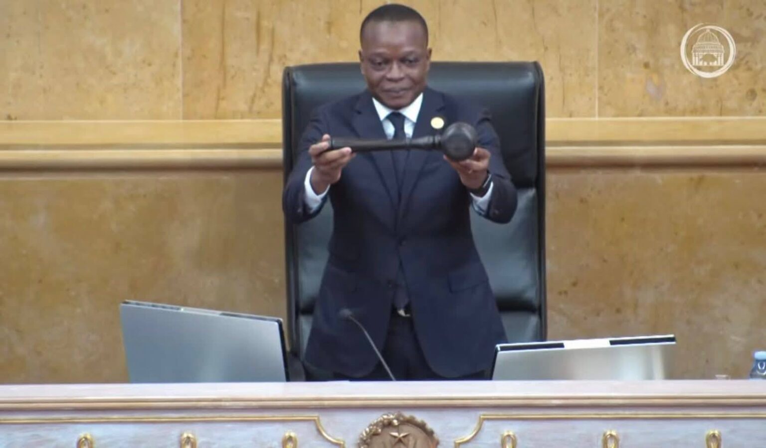 ASSEMBLEIA NACIONAL TEM NOVO PRESIDENTE - MPLA