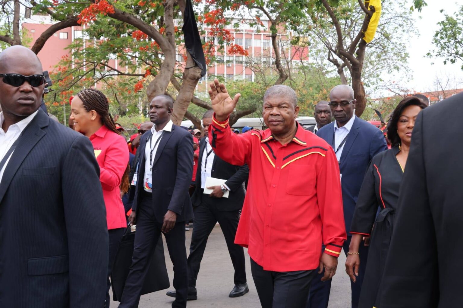PRESIDENTE DO MPLA INAUGURA NOVA SEDE NACIONAL DO PARTIDO UM MARCO DOS ...