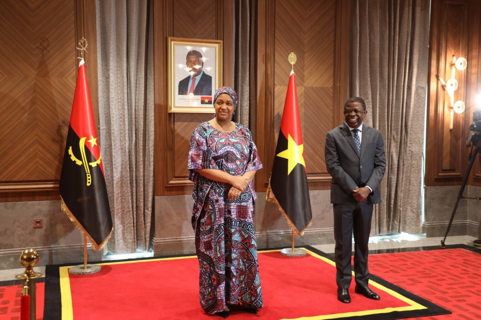 VICE PRESIDENTE DO MPLA RECEBE CUMPRIMENTOS DE ANO NOVO MPLA vice-presidente-do-mpla-recebe-cumprimentos-de-ano-novo-mpla
