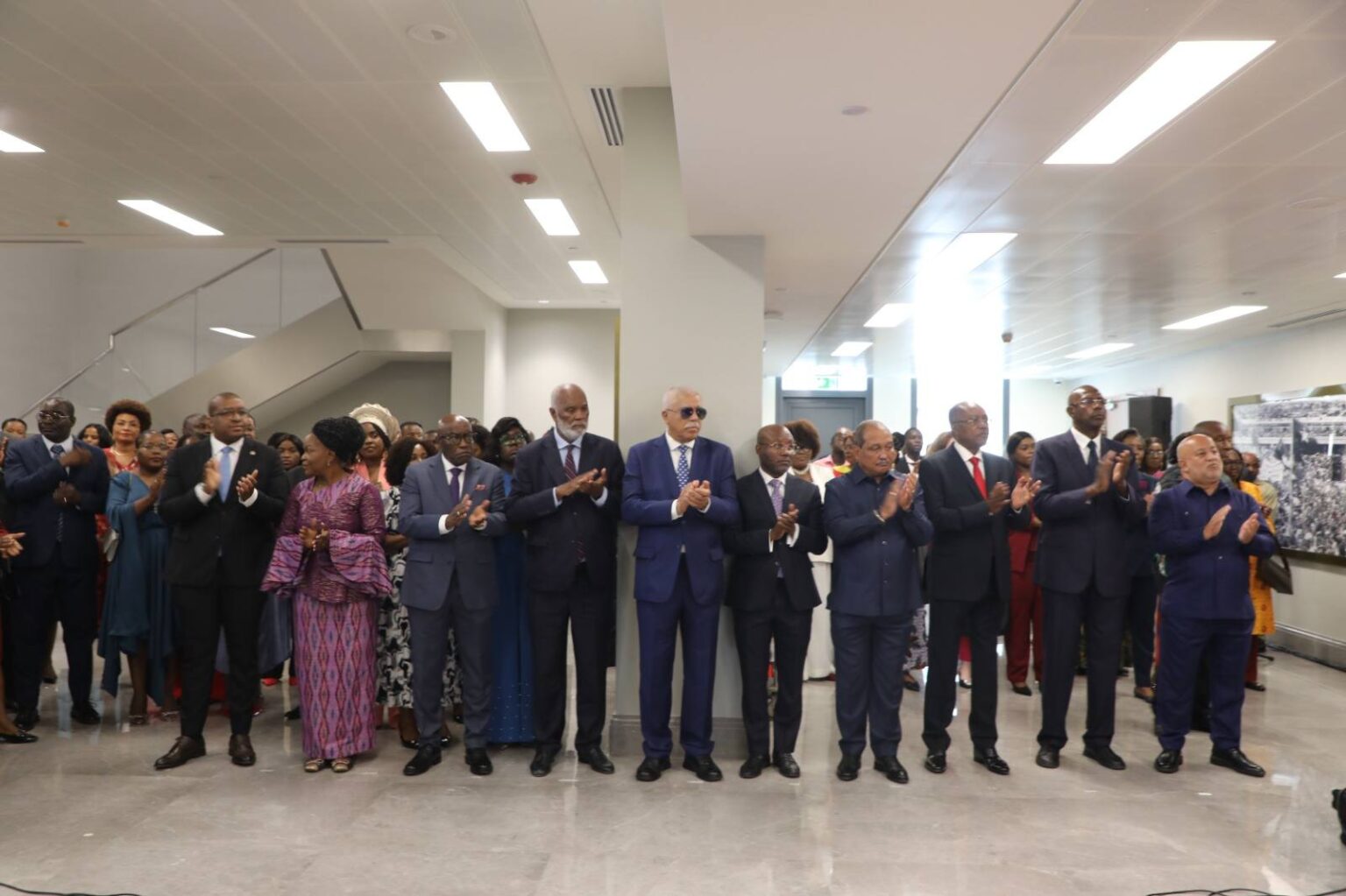 VICE-PRESIDENTE DO MPLA RECEBE CUMPRIMENTOS DE ANO NOVO - MPLA