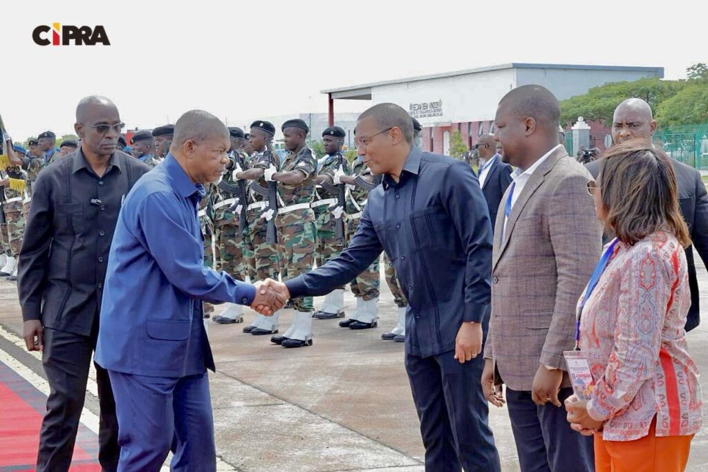 PRESIDENTE DA REPÚBLICA TRABALHA NO MOXICO LESTE - MPLA