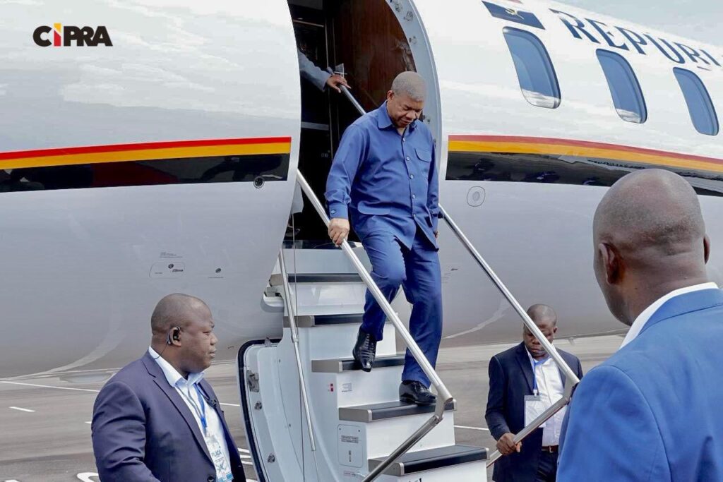 PRESIDENTE DA REPÚBLICA TRABALHA NO MOXICO LESTE - MPLA